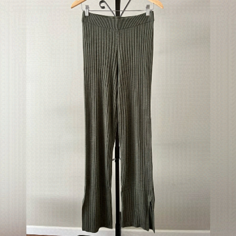 Gap Mid Rise Split Flare Sweater Pants, Size Medium.